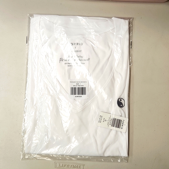 ❤️NWT VINTAGE TORRID TEE - YIN YANG PEACE - RELAXED FIT - V NECK - PLUS SIZE - Picture 9 of 13